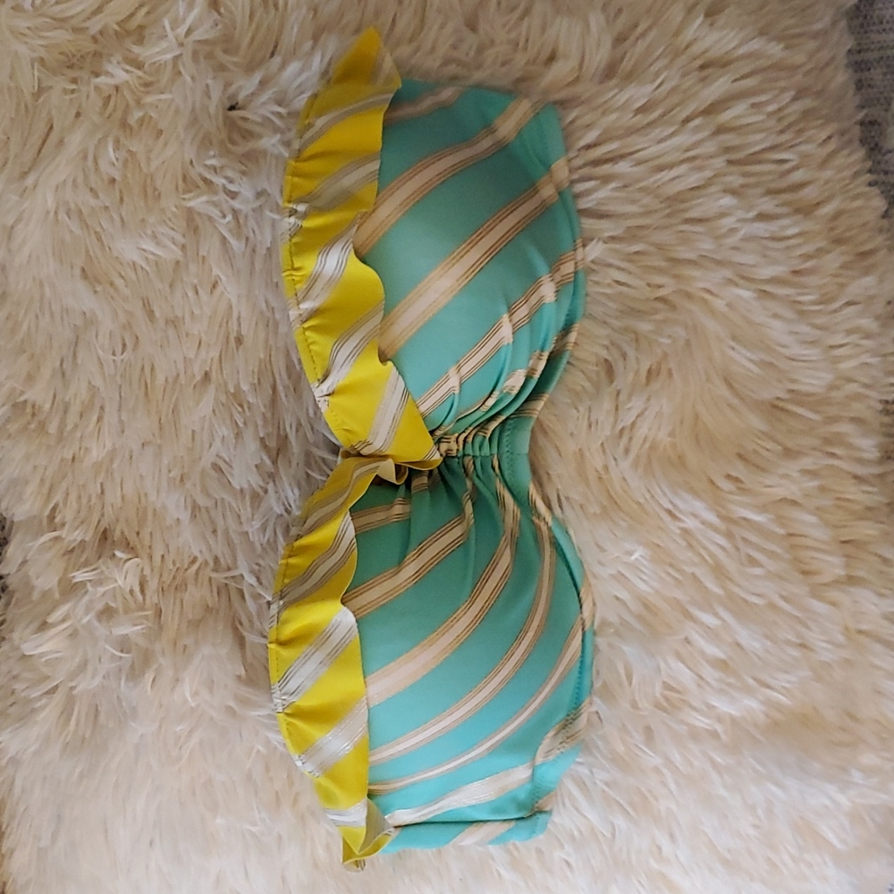 Victoria's Secret Green Ruffled Strapless Bikini Top